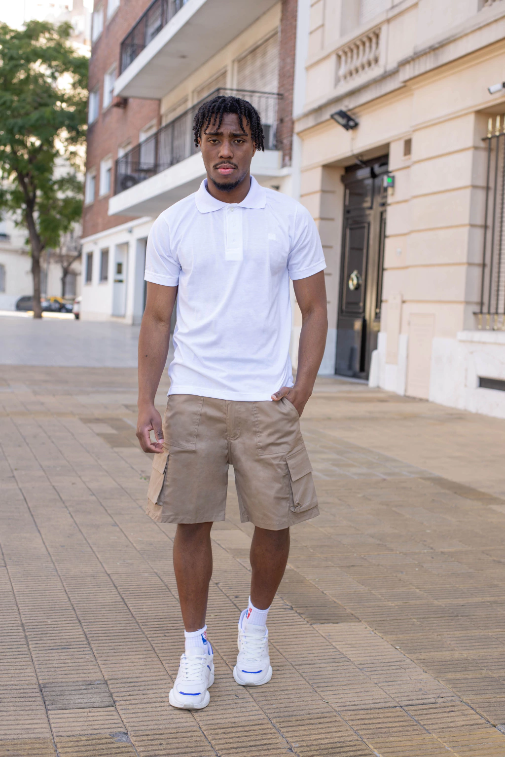 BEIGE / BERMUDA CARGO DE GABARDINA BOLSILLOS FRONTALES Y LATERALES TALLES 38 AL 48 CRUZO