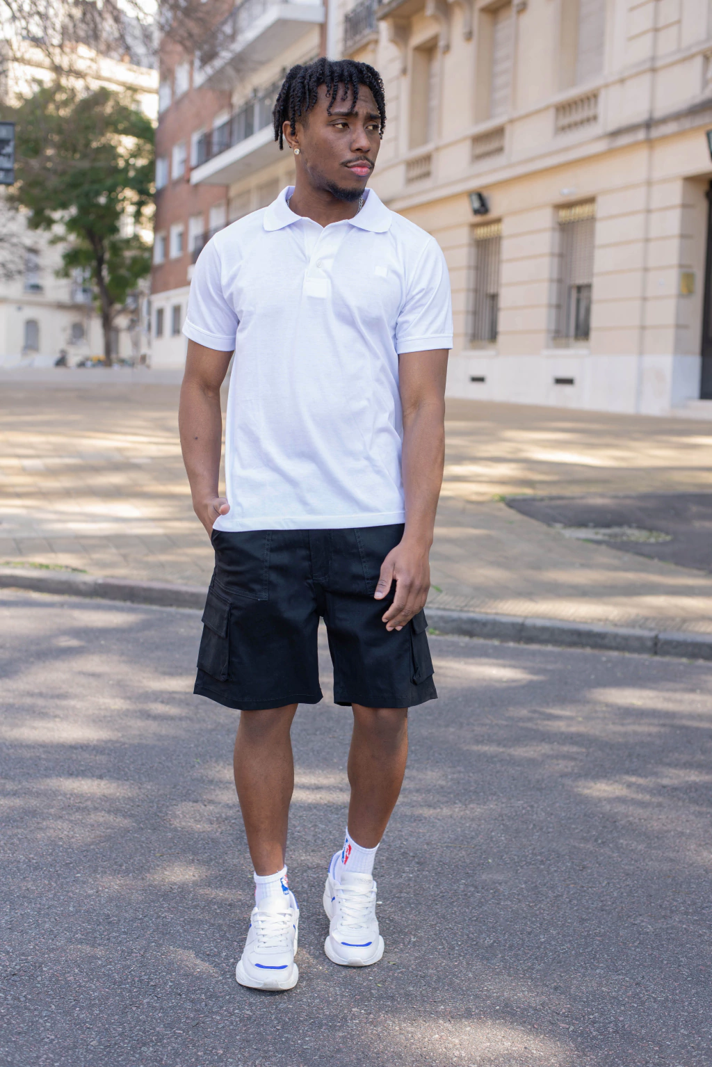 NEGRO  I  BERMUDA CARGO RECTO DE GABARDINA Y BOLSILLOS FRONTALES TALLES 38 AL 48 CRUZO