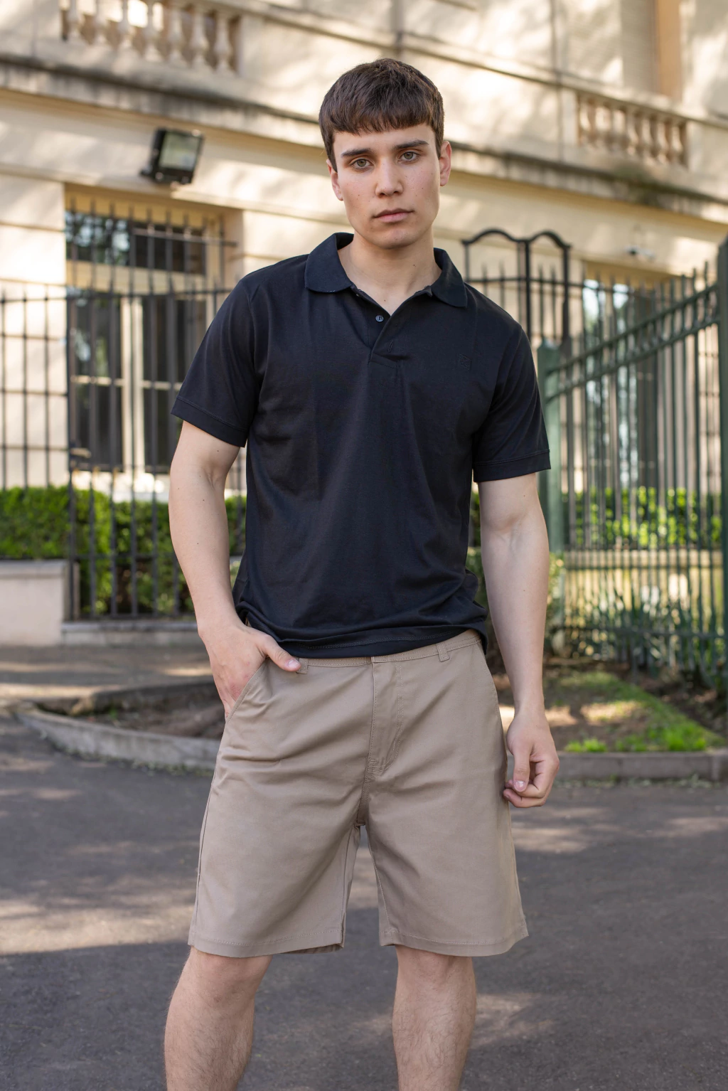 CHINO  / BERMUDA BEIGE INTERMEDIO RECTO DE GABARDINA TALLES 38 AL 48 CRUZO