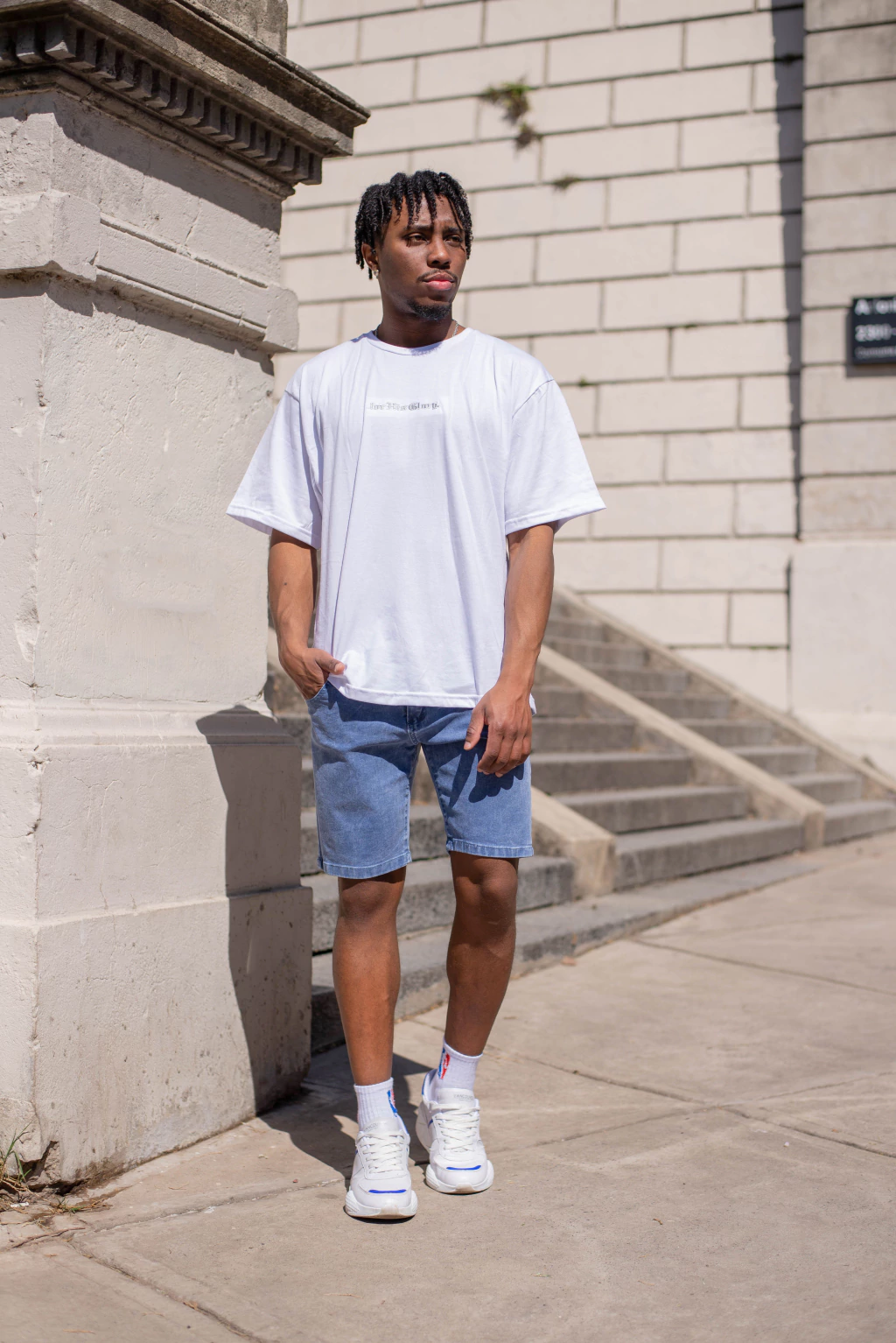 NIZA  I  BERMUDA SKINNY DE JEAN ELASTIZADO CON EFECTO NUBE TALLES 38 AL 50 CRUZO