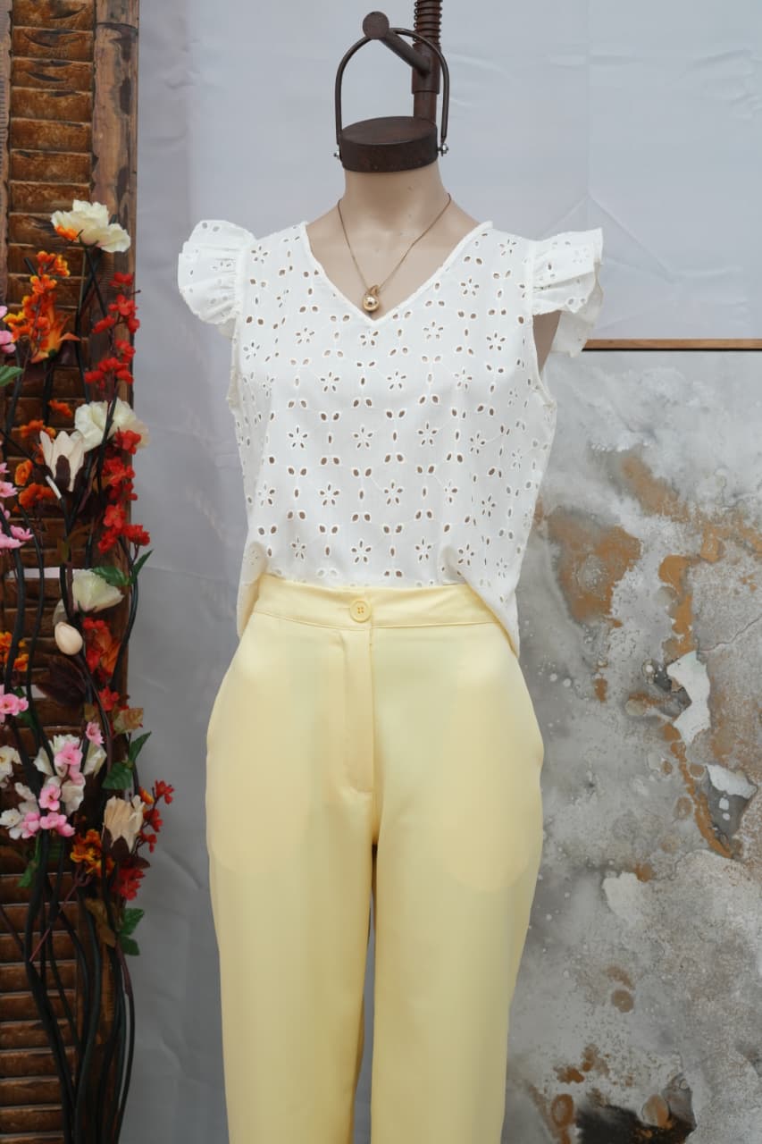 1022 | BLUSA DE BRODERY VOLADOS ESCOTE EN V VARIOS COLORES TALLES M AL XL