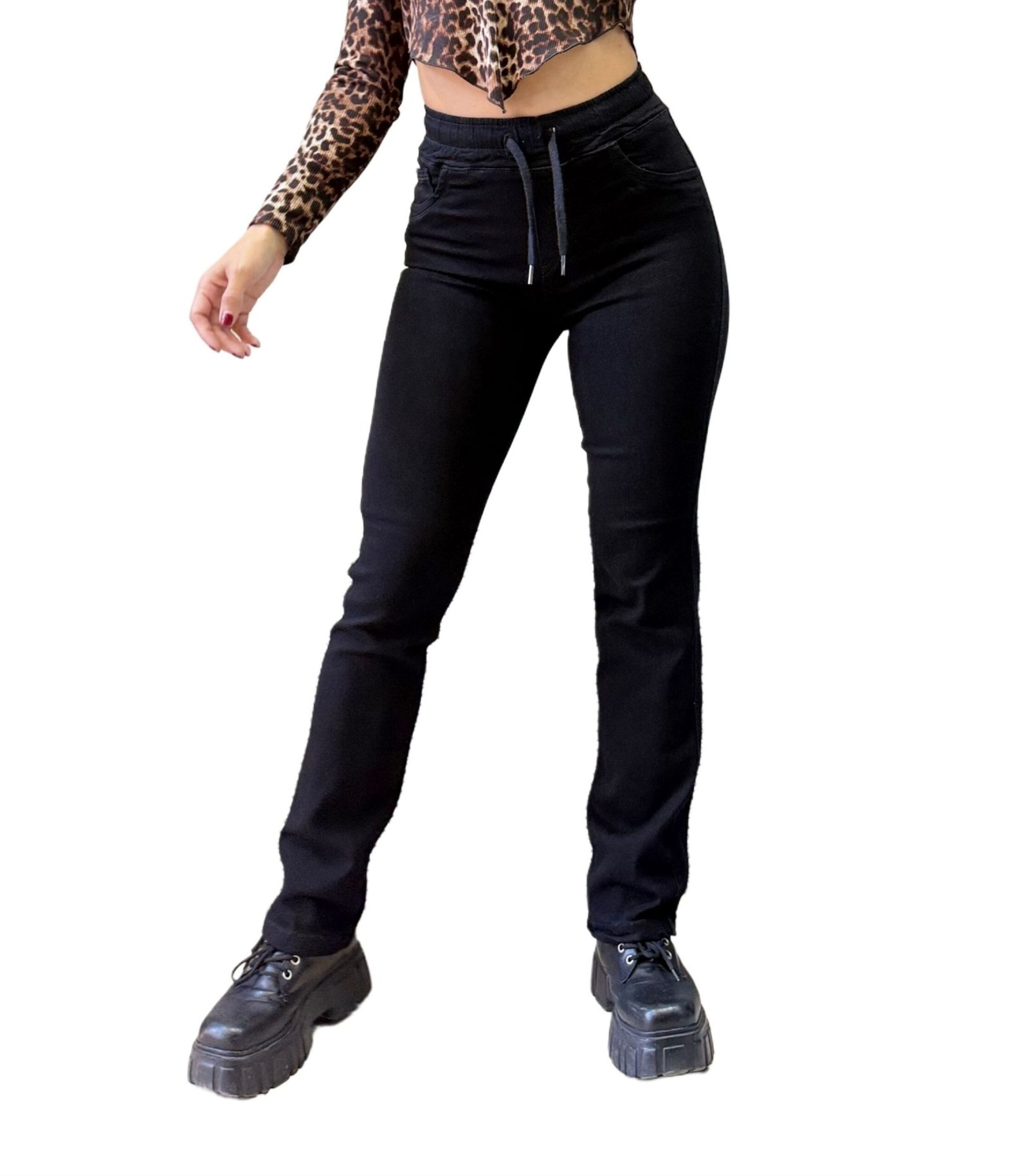 224N | JEAN CLASICO RECTO ELASTIZABLE NEGRO CON CORDON TIRO ALTO TALLES 36 AL 50 EXITO JEANS