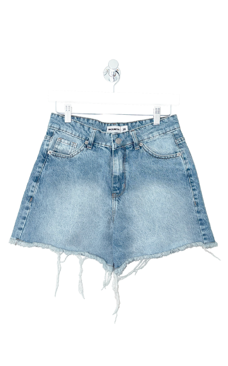 0429 / SHORT BOYFRIEND DENIM DESFLECADO CON DESPUNTE EN RUEDO TIRO MEDIO TALLES 36 AL 46 INQUIETA