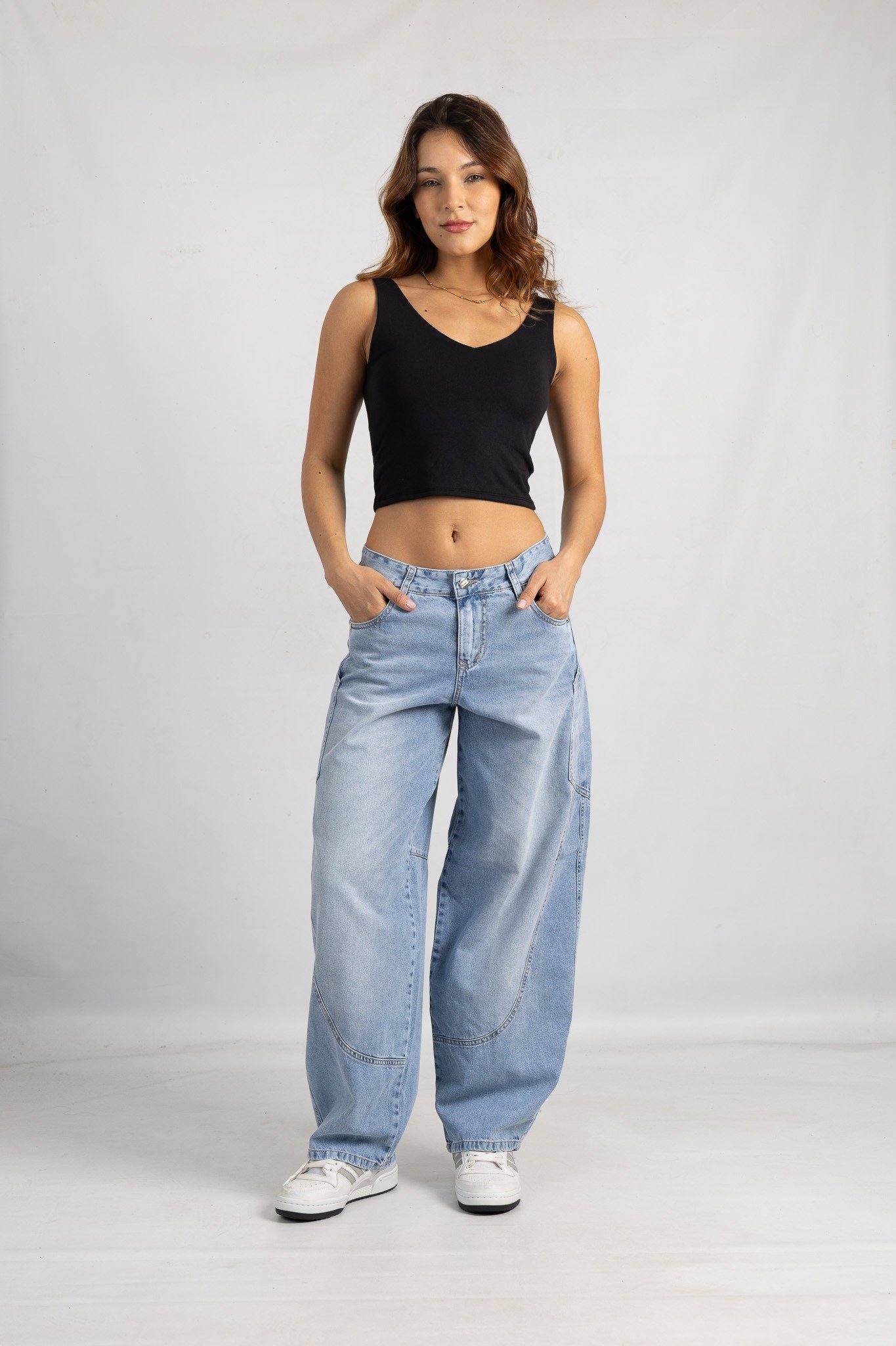 ART.872 |  BAGGY NEVADO RIGIDO BOLSILLO ASIMETRICO HILO BEIGE TIRO MEDIO TALLES 34 AL 42 ANDAR JEANS