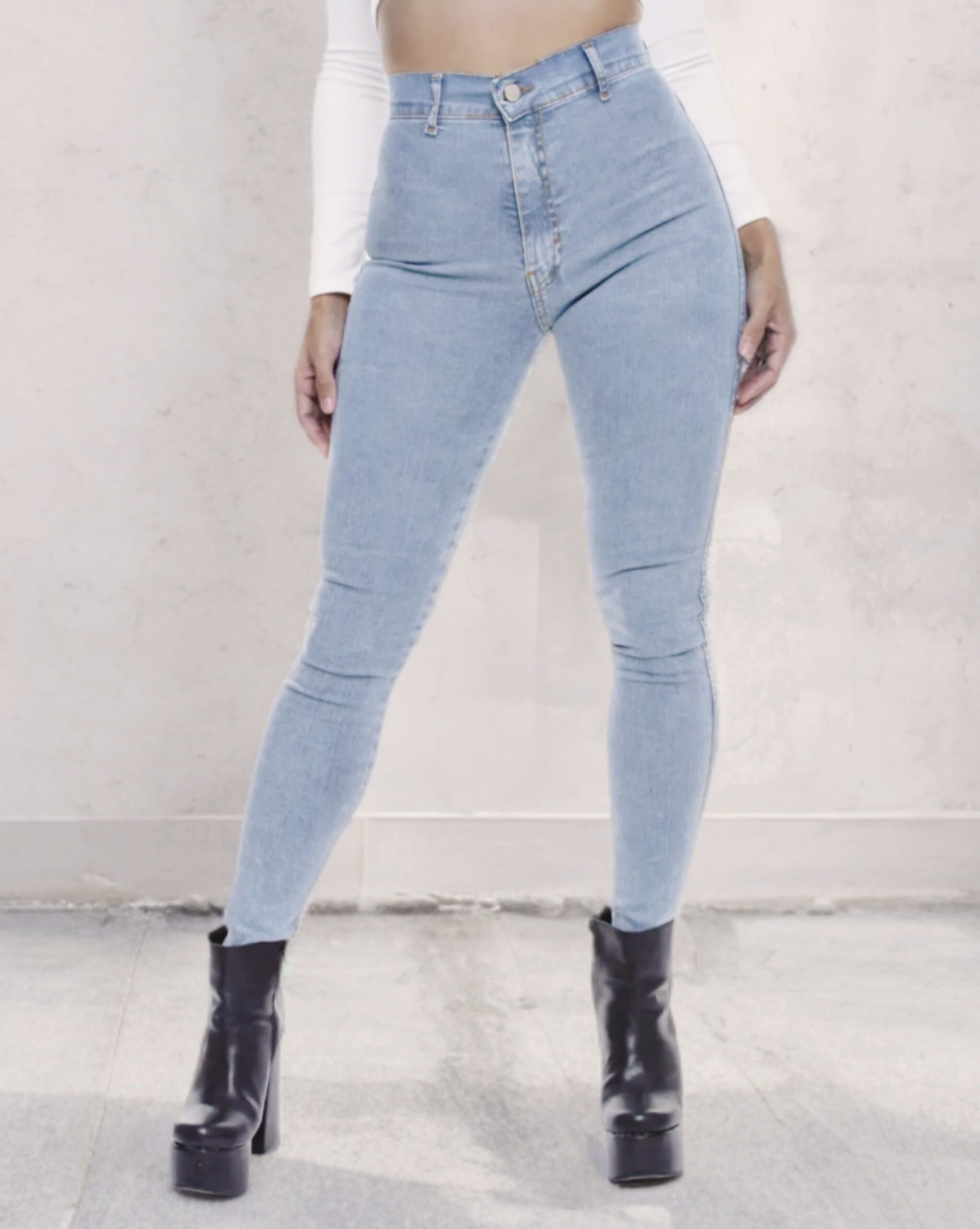 220 | SKINNY NEVADO ELASTIZADO TIRO ALTO TALLES 38 AL 50 EXITO JEANS