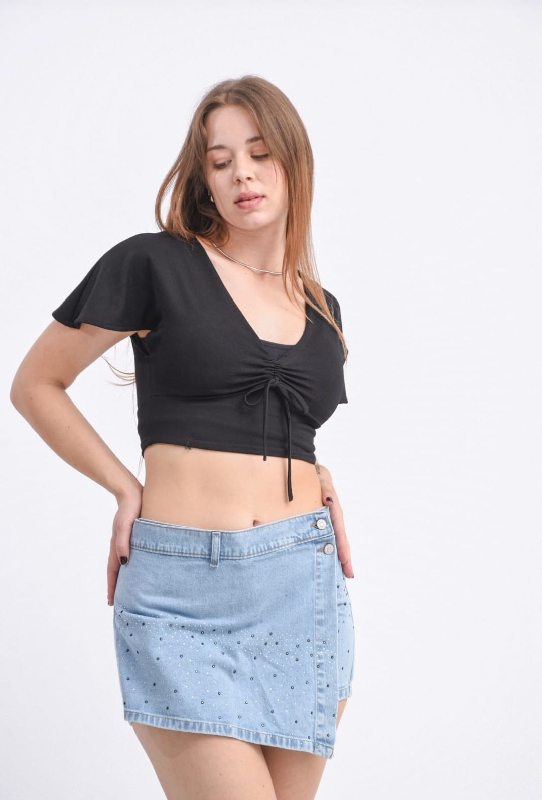 033BR I  SHORT POLLERA DE JEAN CON SOLAPA FRONTAL Y STRASS TIRO ALTO TALLES 36 AL 46 EXITO JEANS