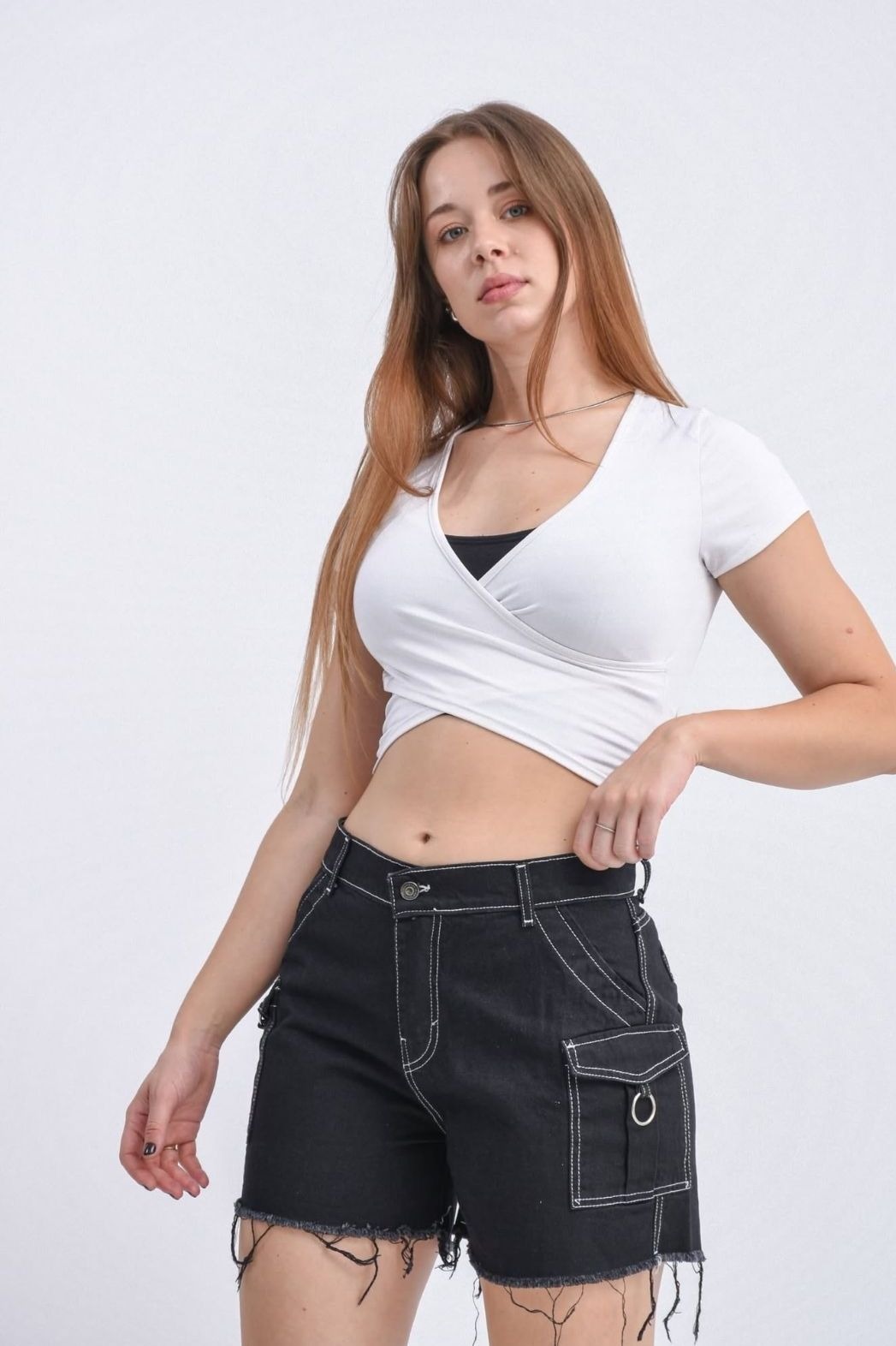 029N  I  SHORT CARGO DESFLECADO COSTURAS BLANCO TIRO ALTO TALLES 36 AL 50 EXITO