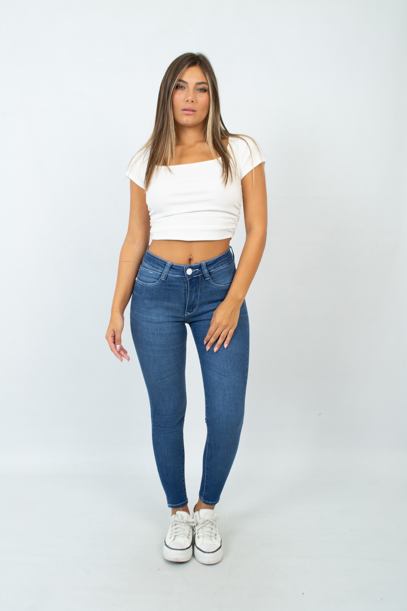 ART. 606 | JEAN SKINNY AZUL CON ABERTURA EN BOTA TIRO ALTO TALLES 38 AL 46 VERSUS