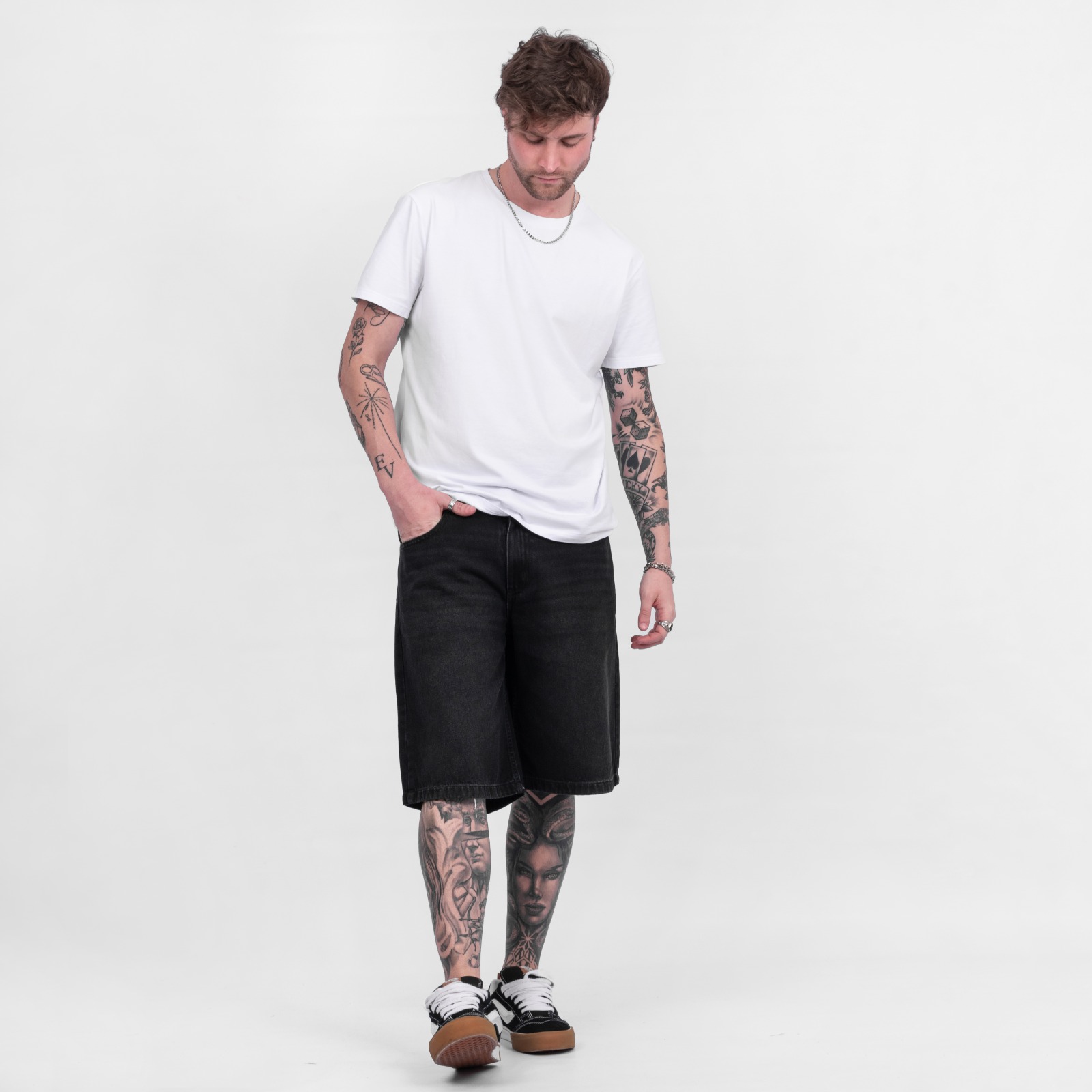 MILCIADES | BERMUDA NEGRO DENIM OVERSIZE RIGIDO TALLES 40 AL 48 VOLSANO