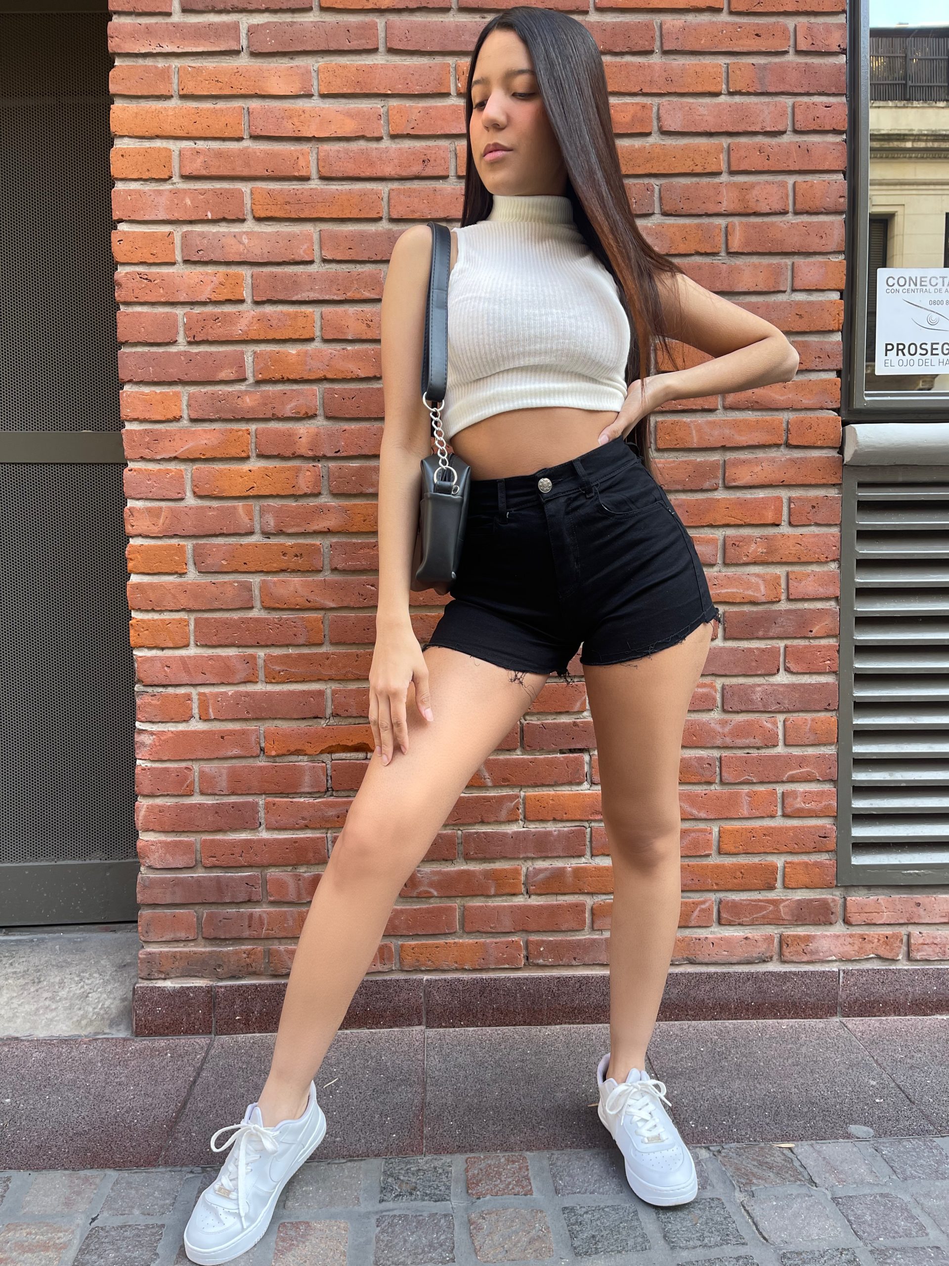 TOKIO  I  SHORT ELASTIZADO NEGRO DESFLECADO TIRO ALTO TALLES 36 AL 48 ANA CLARA