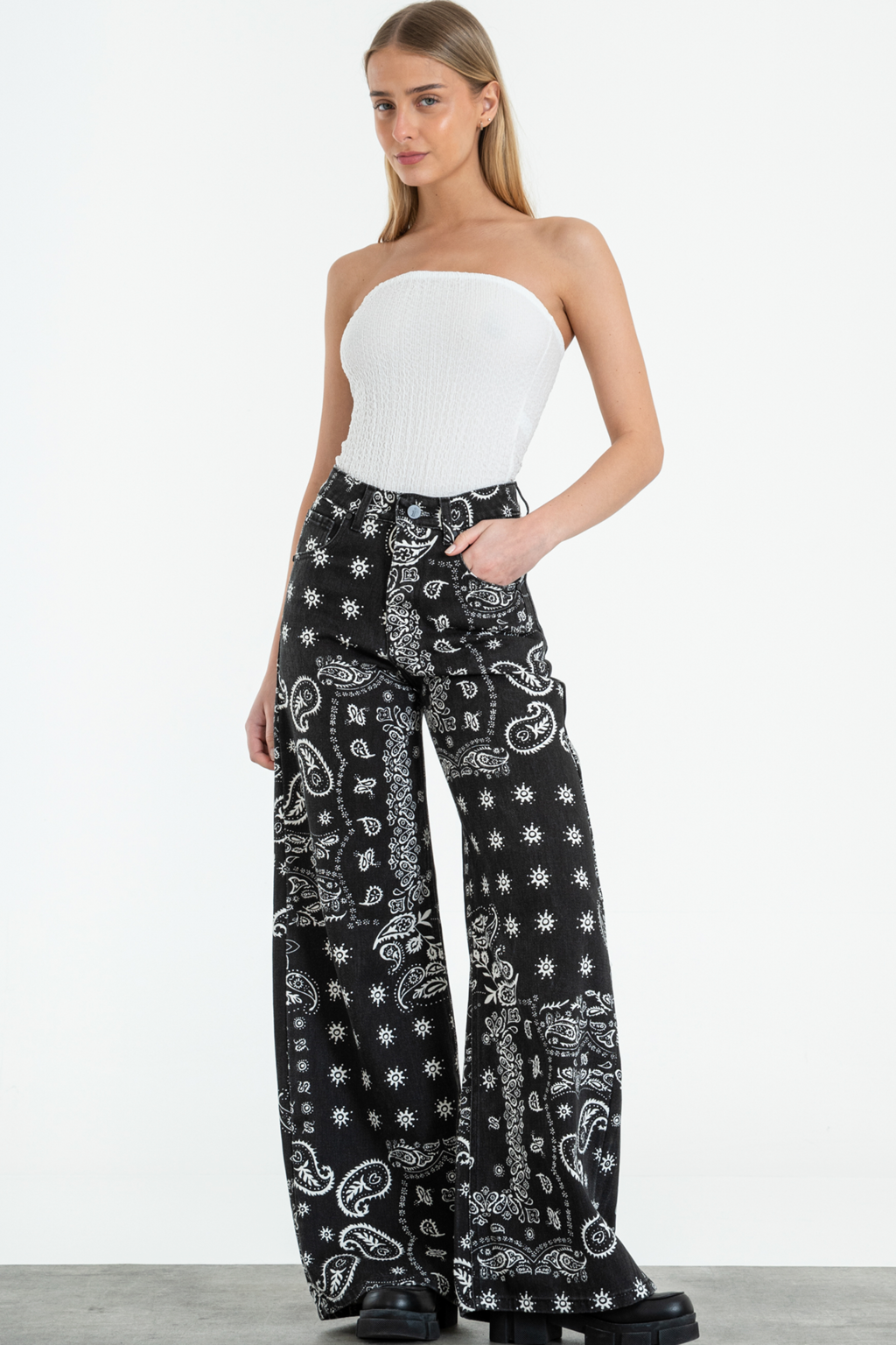 COMANIE- WIDE LEG RÍGIDO JEAN TIRO ALTO ESTAMPADO BULGARO NEGRO ISOSTASIA 34-42