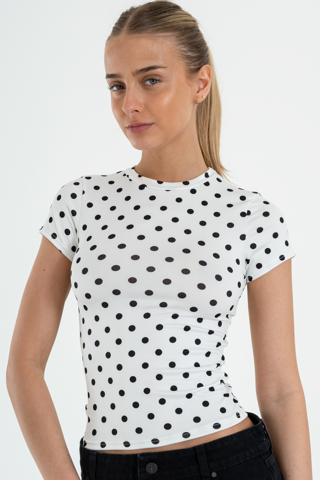 MARIS REMERA CUELLO BASICO DISEÑO ESTAMPADO BLANCO/NEGRO S-L ISOSTASIA