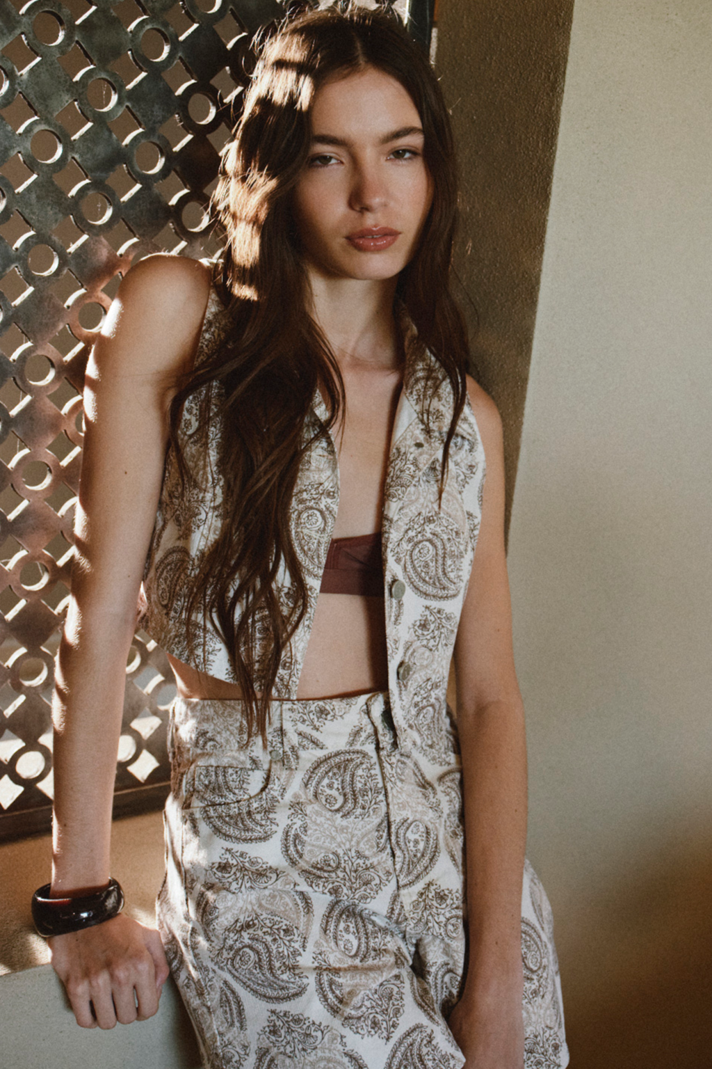 SASONI-BERMUDA RIGIDO ESTAMPADO BULGARO HOJAS TIRO ALTO TALLES 34 AL 42 ISOSTASIA