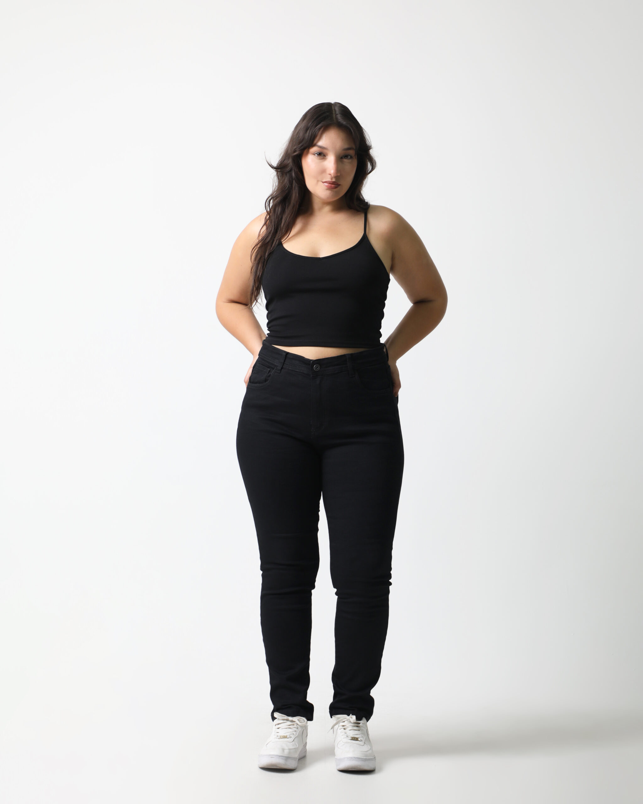 REZE - SKINNY DE JEAN NEGRO CON TACHAS TIRO ALTO TALLES 36 AL 60 SONNE URBAN