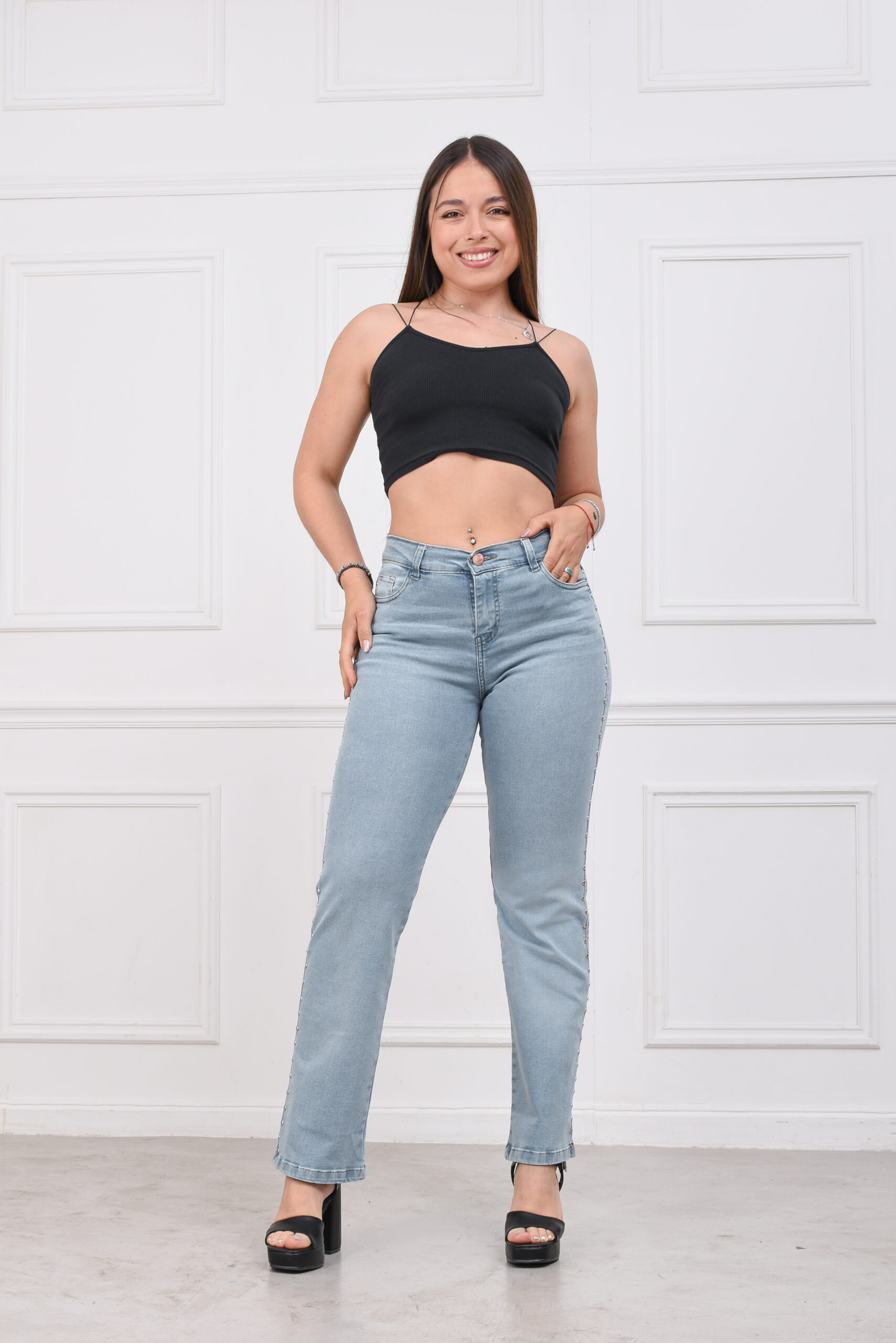 MILENA | RECTO CELESTE ELASTIZADO CON TACHAS LATERALES TIRO ALTO TALLES 38 AL 54 RUMAJU