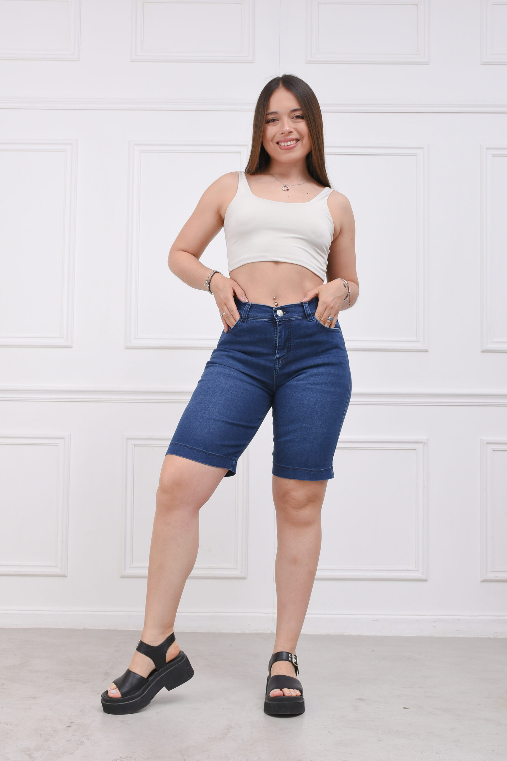 BRISEIDA | BERMUDA AZUL ELASTIZADO CON BIGOTES TIRO ALTO TALLES DEL 38 AL 54 RUMAJU