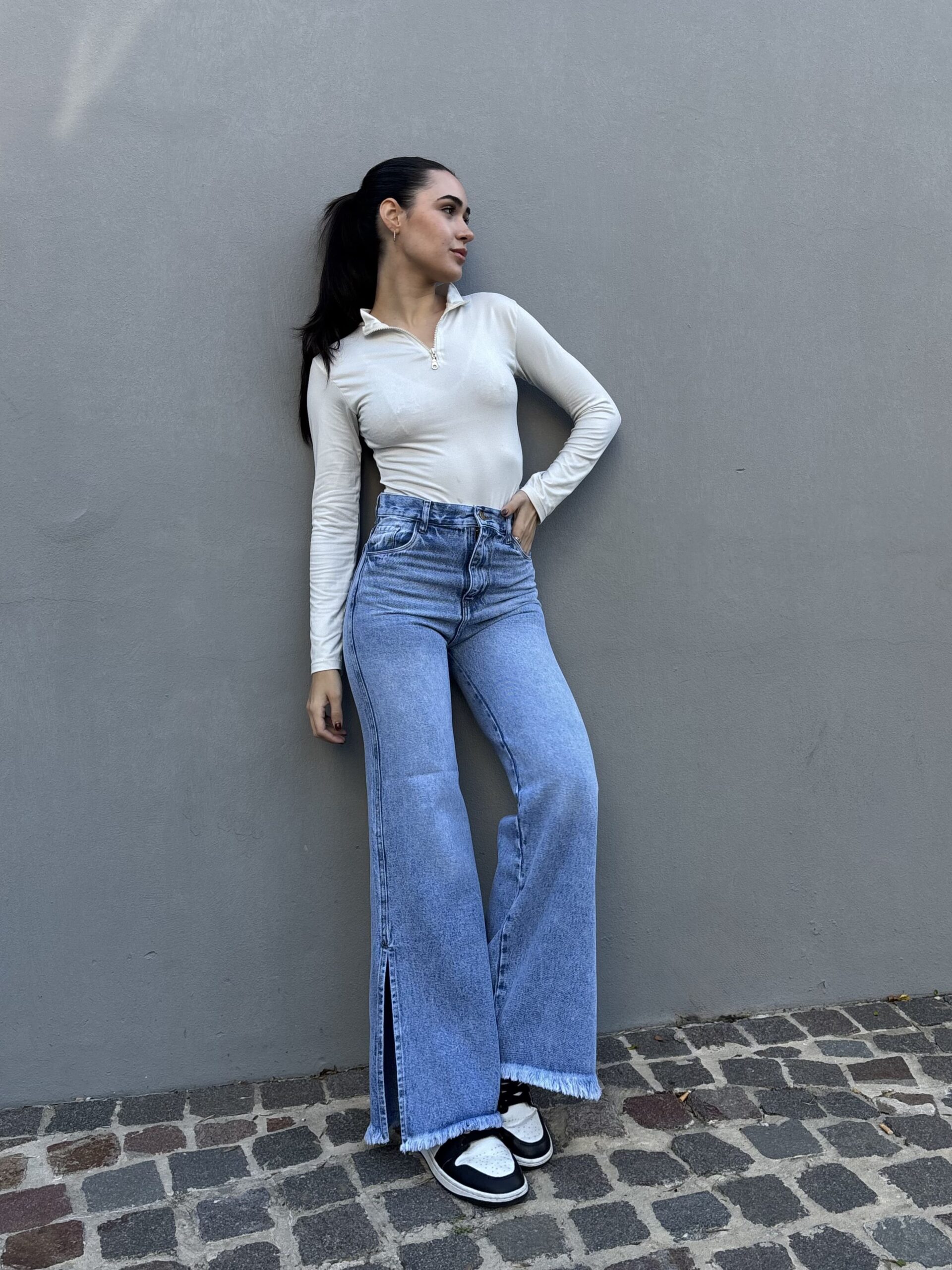 STARLIGHT- WIDE LEG CLARO RIGIDO CON ABERTURAS LATERALES EN BOTAMANGA TIRO ALTO TALLES 34 AL 46 H-REINA