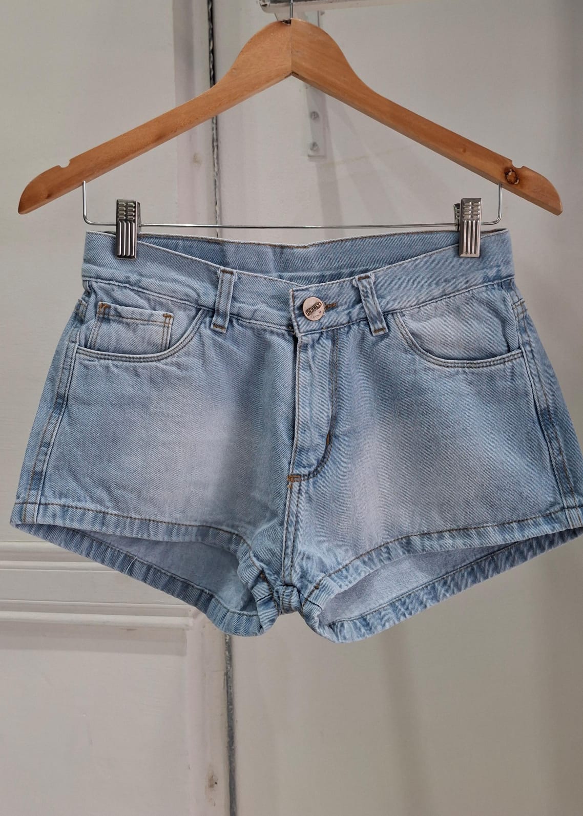 CINDY CECI - SHORT DE JEAN RIGIDO CELESTE TIRO BAJO TALLES 34 AL 46 H-REINA DENIM