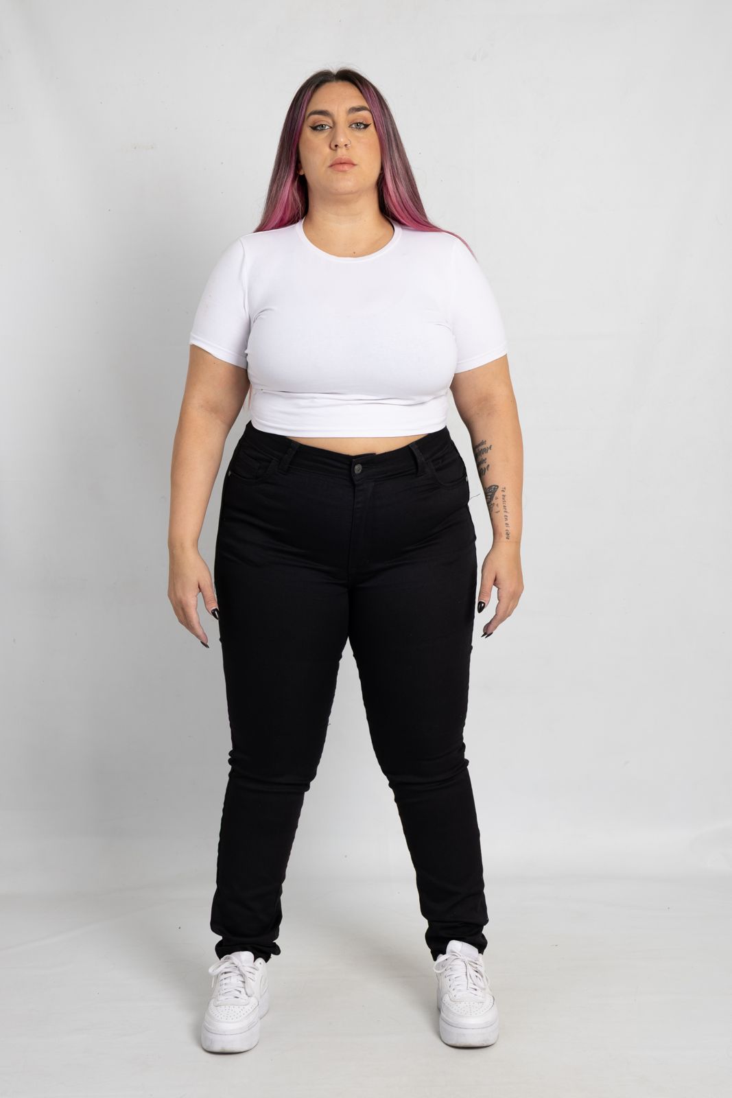 AD JEAN CHUPÍN NEGRO LISO ELATIZADO MARCA VERSUS TALLES 48-54