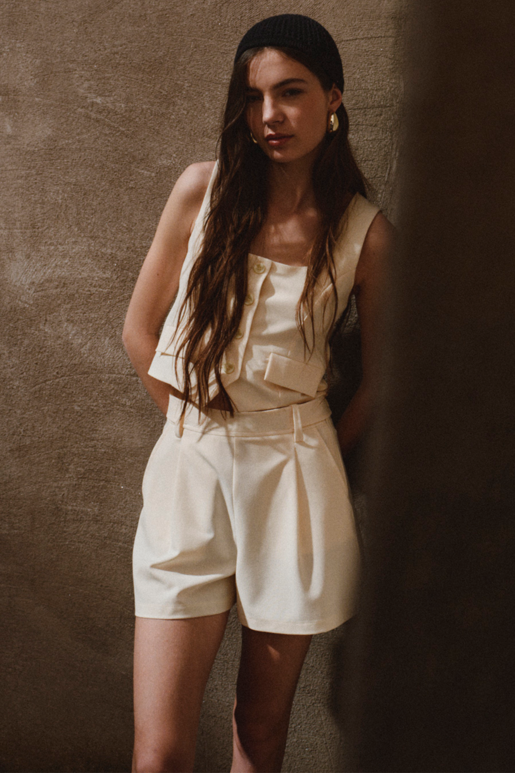 MALAG-SHORT SASTRERO CON PINSAS TIRO MEDIO VARIOS COLORES TALLES 36 AL 40 ISOSTASIA