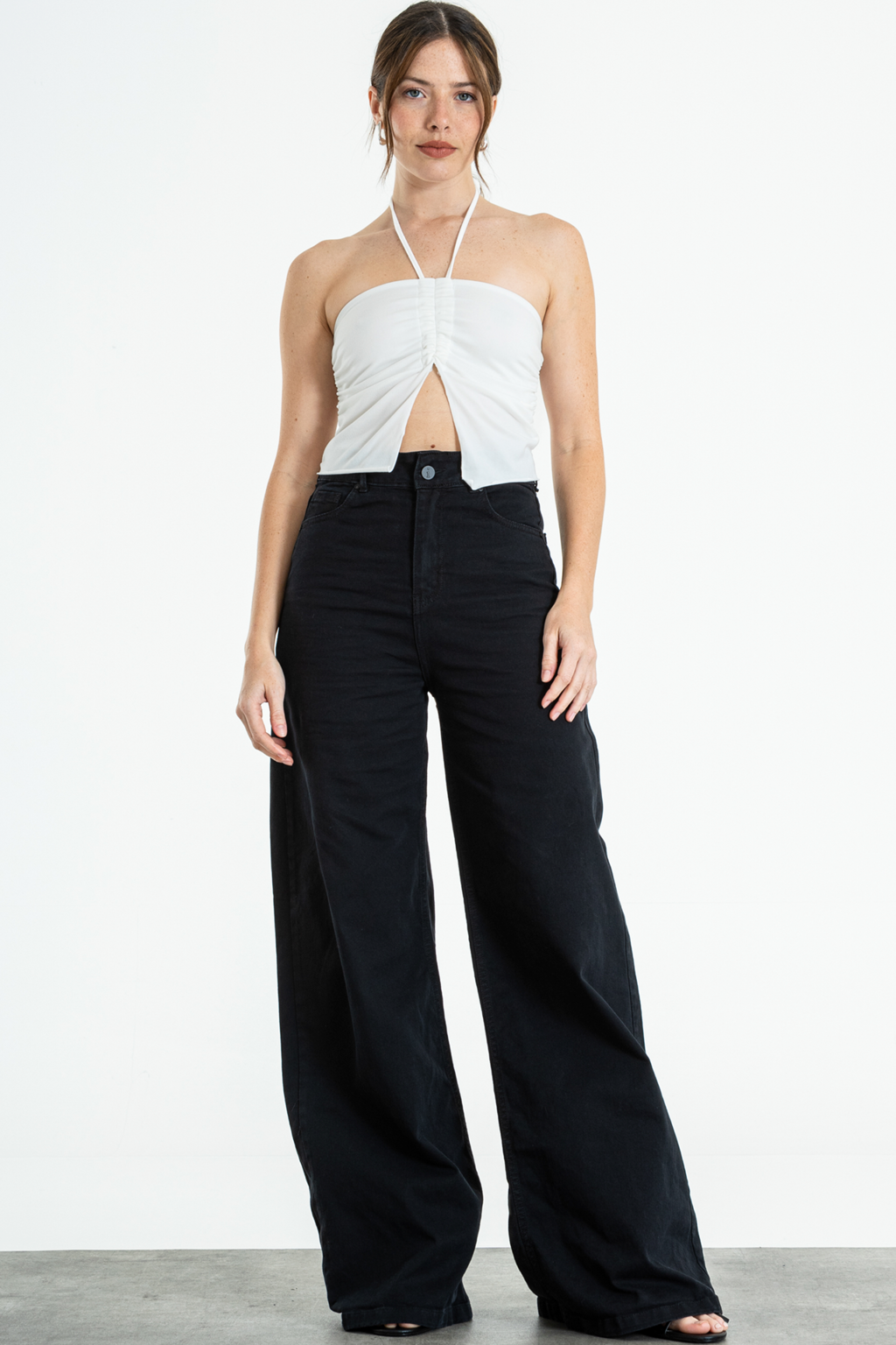 B NELAMY-WIDE LEG DENIM NEGRO ELASTIZADO TIRO ALTO TALLES 34 AL 44 ISOSTASIA