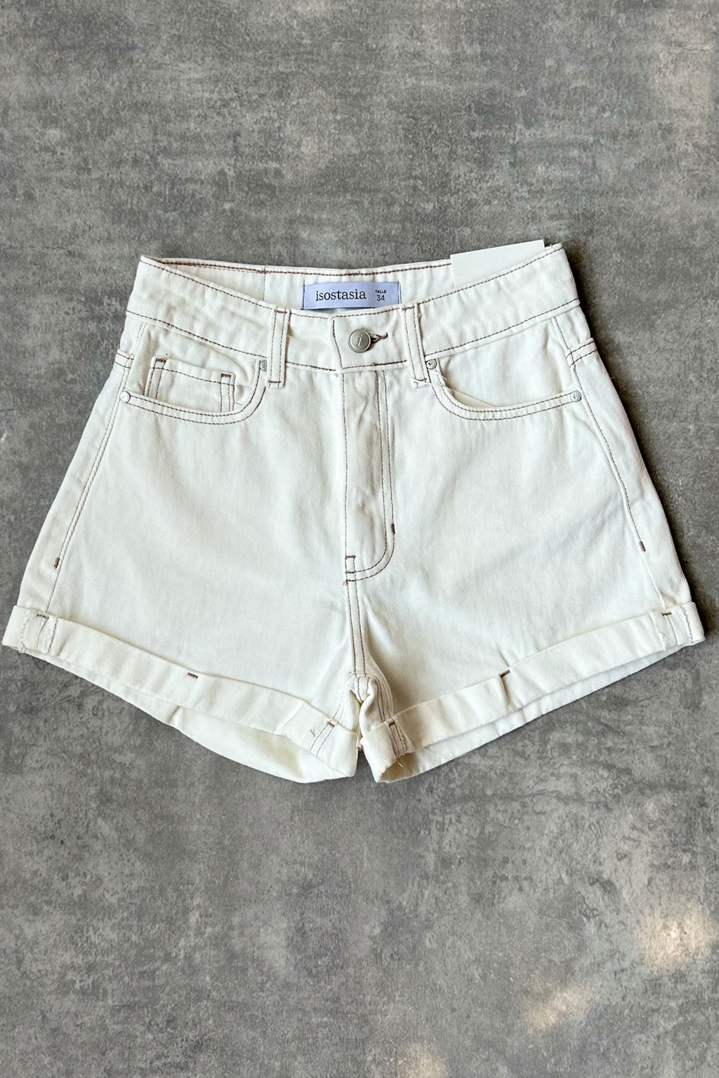 O PRALIU-SHORT RIGIDO HUESO CON HILO DOBLE EN RUEDO TIRO ALTO TALLES 34 AL 44 ISOSTASIA