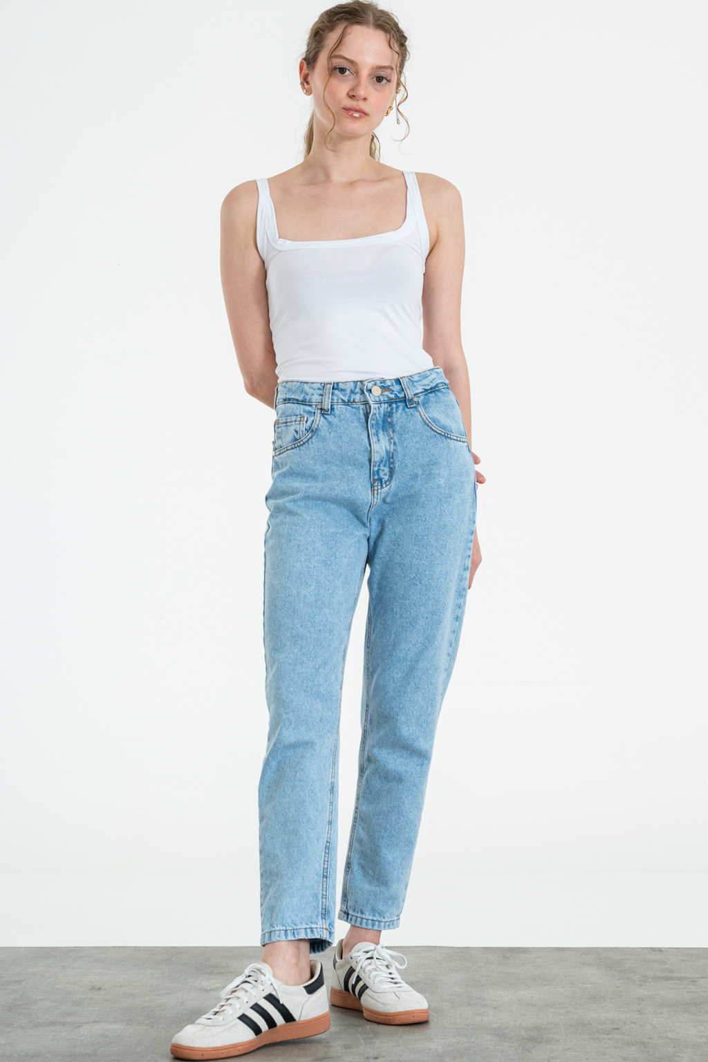 RIQUETA- JEAN MOM CELESTE RÍGIDO TIRO ALTO ISOSTASIA 34-44