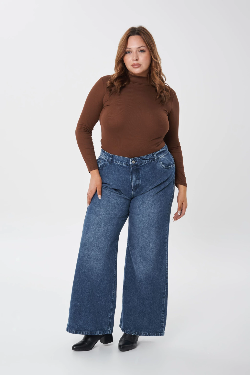 LAVALLE-WIDE LEG CURVY AZUL RIGIDO LOCALIZADO TITO ALTO TALLES 52 AL 60 STRIVEN JEANS