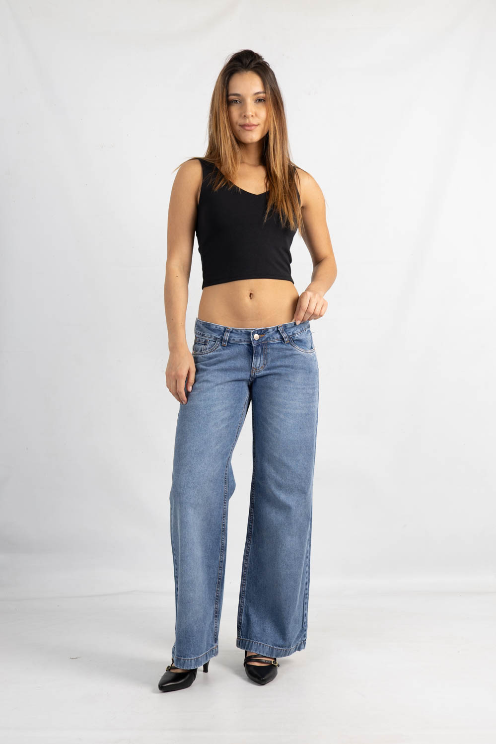 864 | WIDE LEG AZUL NEVADO RIGIDO CON BIGOTES TIRO BAJO TALLES DEL 34 AL 44 VERSUS